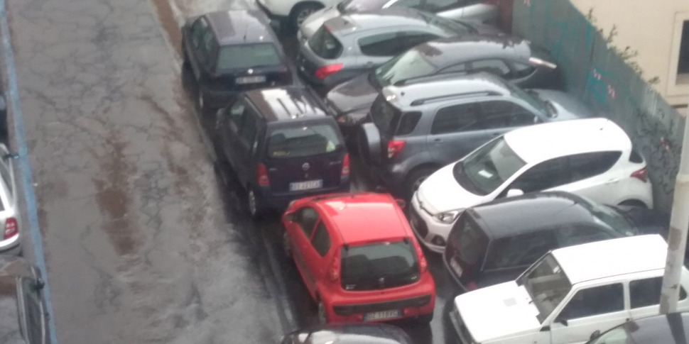 Al momento stai visualizzando Agrigento: le auto parcheggiate male per bloccare l'accesso a casa ai parenti, arriva la condanna