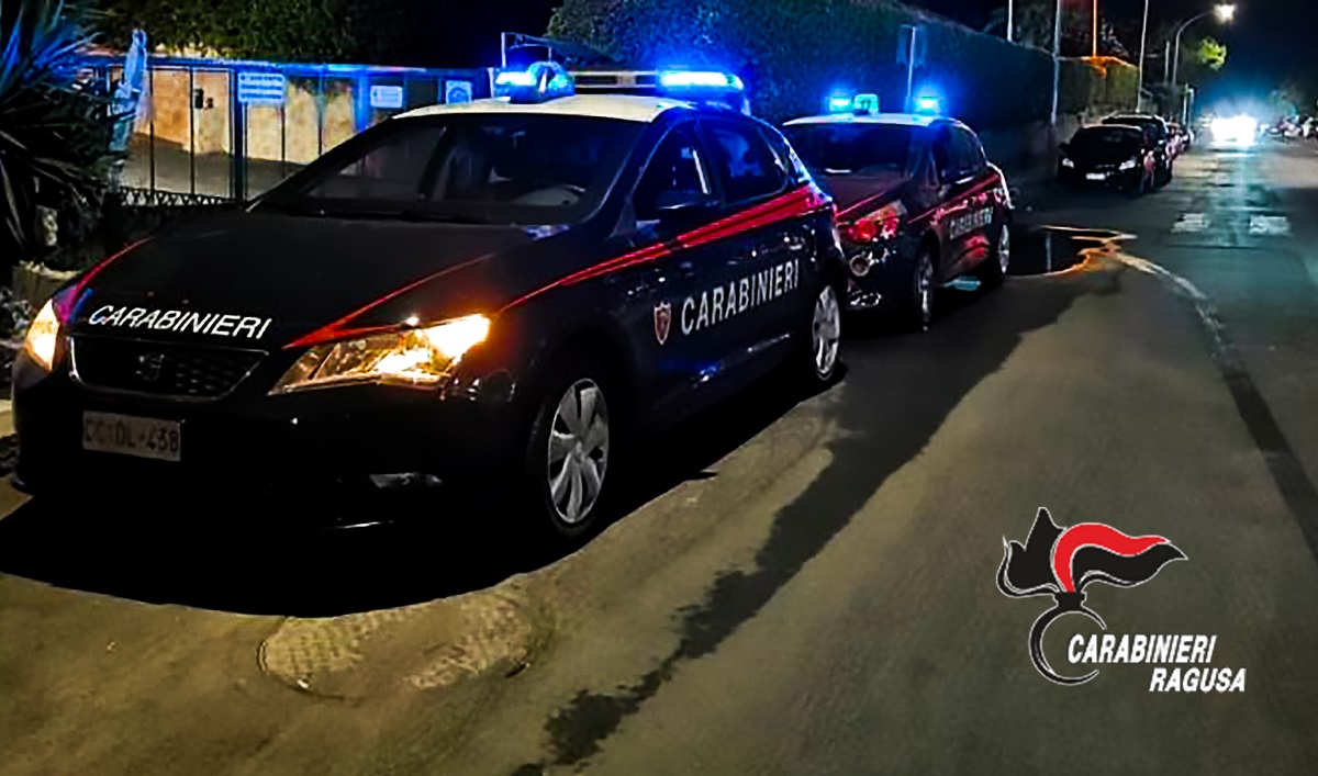 Al momento stai visualizzando Agrigento – Ribera, tenta di lanciarsi dal secondo piano: salvato dai Carabinieri dopo una delicata trattativa