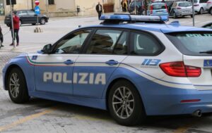 Scopri di più sull'articolo Agrigento – Chiede una sigaretta a un gruppo di ragazzini e poi si espone: denunciato a Sciacca