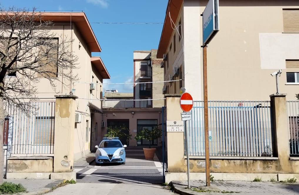 Al momento stai visualizzando Agrigento – Minacce alla sorella per ottenere denaro, 50enne arrestato a Licata: in casa trovate due pistole