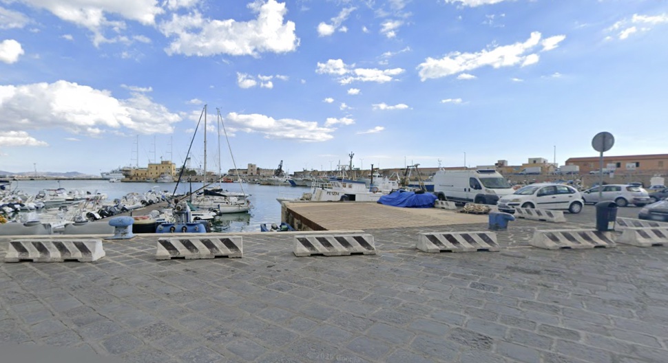Al momento stai visualizzando Agrigento – Maxi furto a Porto Empedocle, rubati gommone e moto d’acqua: danni per 70 mila euro 
