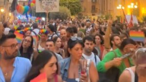 Scopri di più sull'articolo Agrigento si veste d’arcobaleno: il primo Pride porta in strada oltre mille persone
