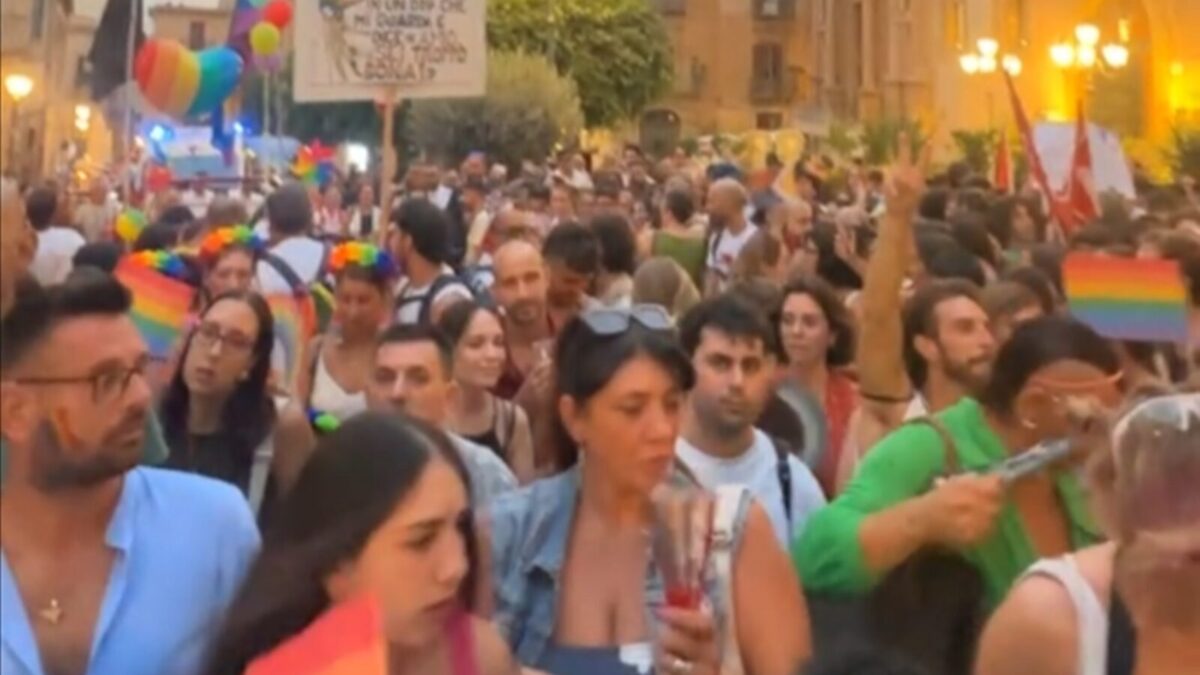 Al momento stai visualizzando Agrigento si veste d’arcobaleno: il primo Pride porta in strada oltre mille persone