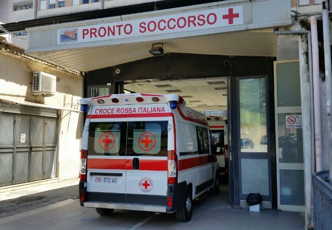 Al momento stai visualizzando Agrigento – Giallo a Riesi, uomo e donna feriti con colpi di pistola alla testa: si cerca il compagno di lei 