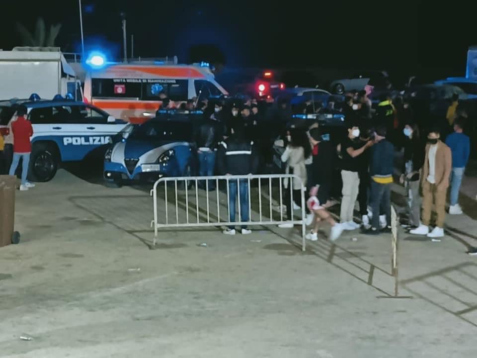 Al momento stai visualizzando Agrigento – San Leone, le telecamere ricostruiscono la rissa: Arrestato un 26enne, indagati anche i due giovani feriti