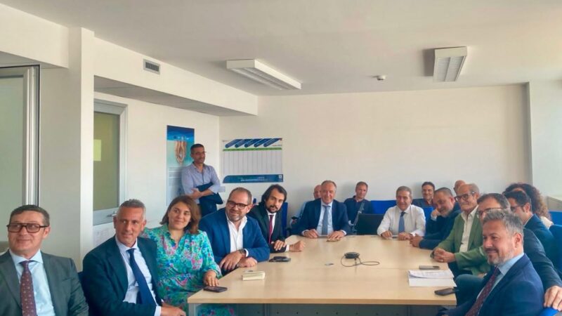 Al momento stai visualizzando Agrigento – Aica contro Confcommercio, ma la replica apre il caso politico: Chi ha dato alla presidente Nobile il mandato di decidere che «non si torna indietro»?