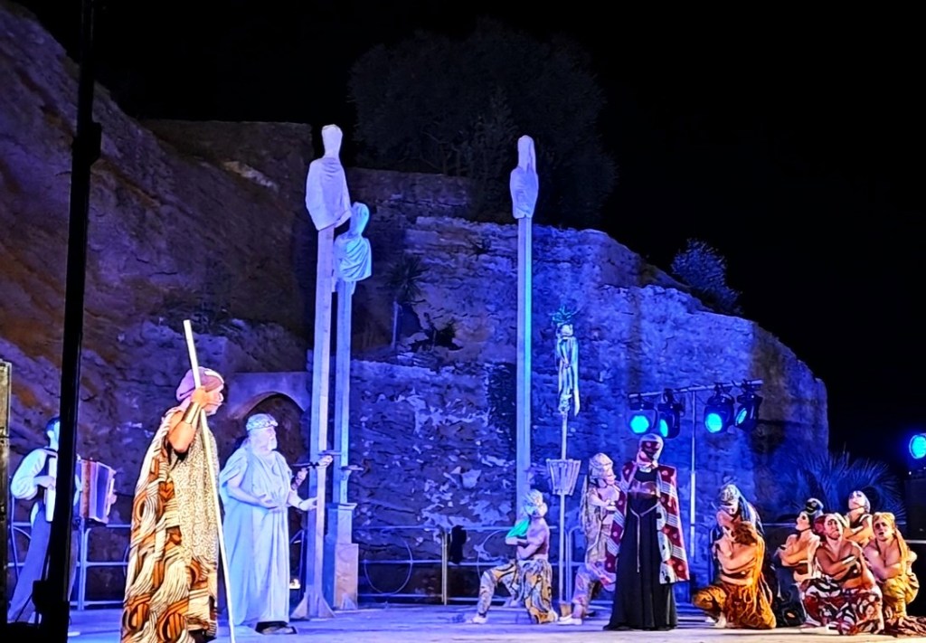 Al momento stai visualizzando Agrigento – Al Teatro dell’Efebo “Le Supplici” di Moni Ovadia, Mario Incudine e Kaballà incantano il pubblico