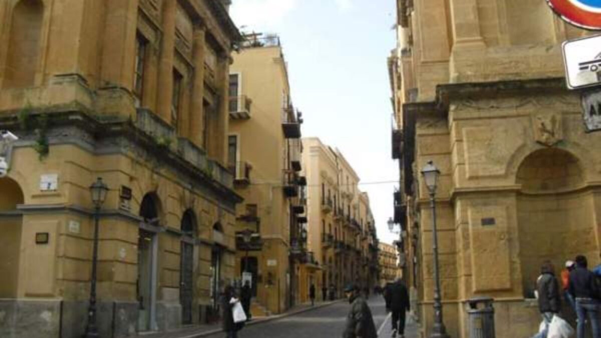 Al momento stai visualizzando Agrigento, ubriaco molesta i clienti e aggredisce i carabinieri: denunciato un diciassettenne