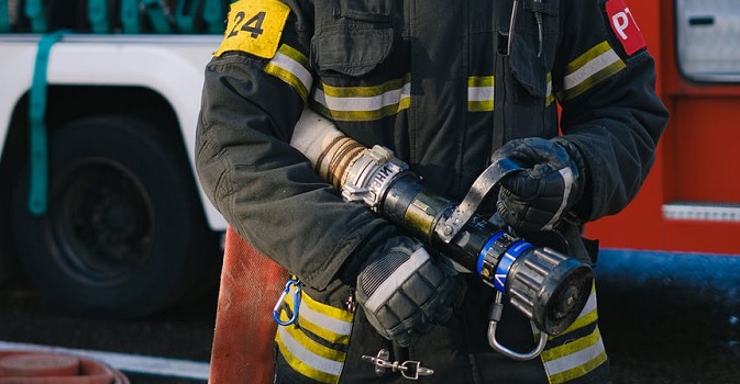 Al momento stai visualizzando Agrigento – Auto in fiamme a Punta Grande, la Procura apre un’inchiesta: nel rogo coinvolta l’auto di un assessore di Realmonte