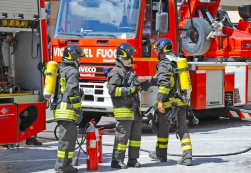 Al momento stai visualizzando Agrigento – Incendio danneggia l’esterno di un capannone agricolo a Ravanusa