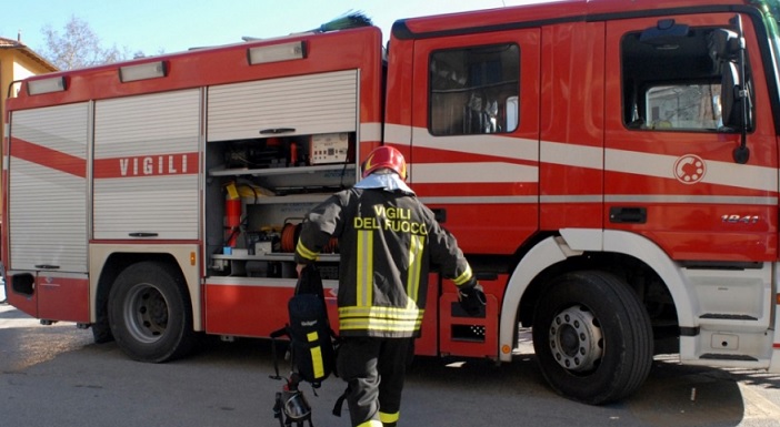 Al momento stai visualizzando Agrigento – Incendio in un vivaio a Licata: fuoco appiccato al tetto, indagano i carabinieri