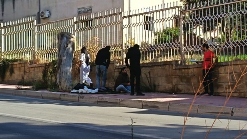 Al momento stai visualizzando Agrigento – Bivacco di immigrati davanti la Caserma Anghelone della Polizia di Stato