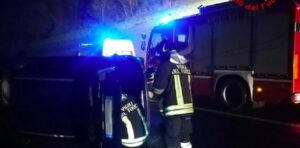 Scopri di più sull'articolo Agrigento – Incendio alla zona industriale, distrutto un Tir e danneggiate 27 auto