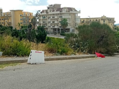 Al momento stai visualizzando Agrigento – Canicattì, tombini scoperti e degrado in via Regina della Pace