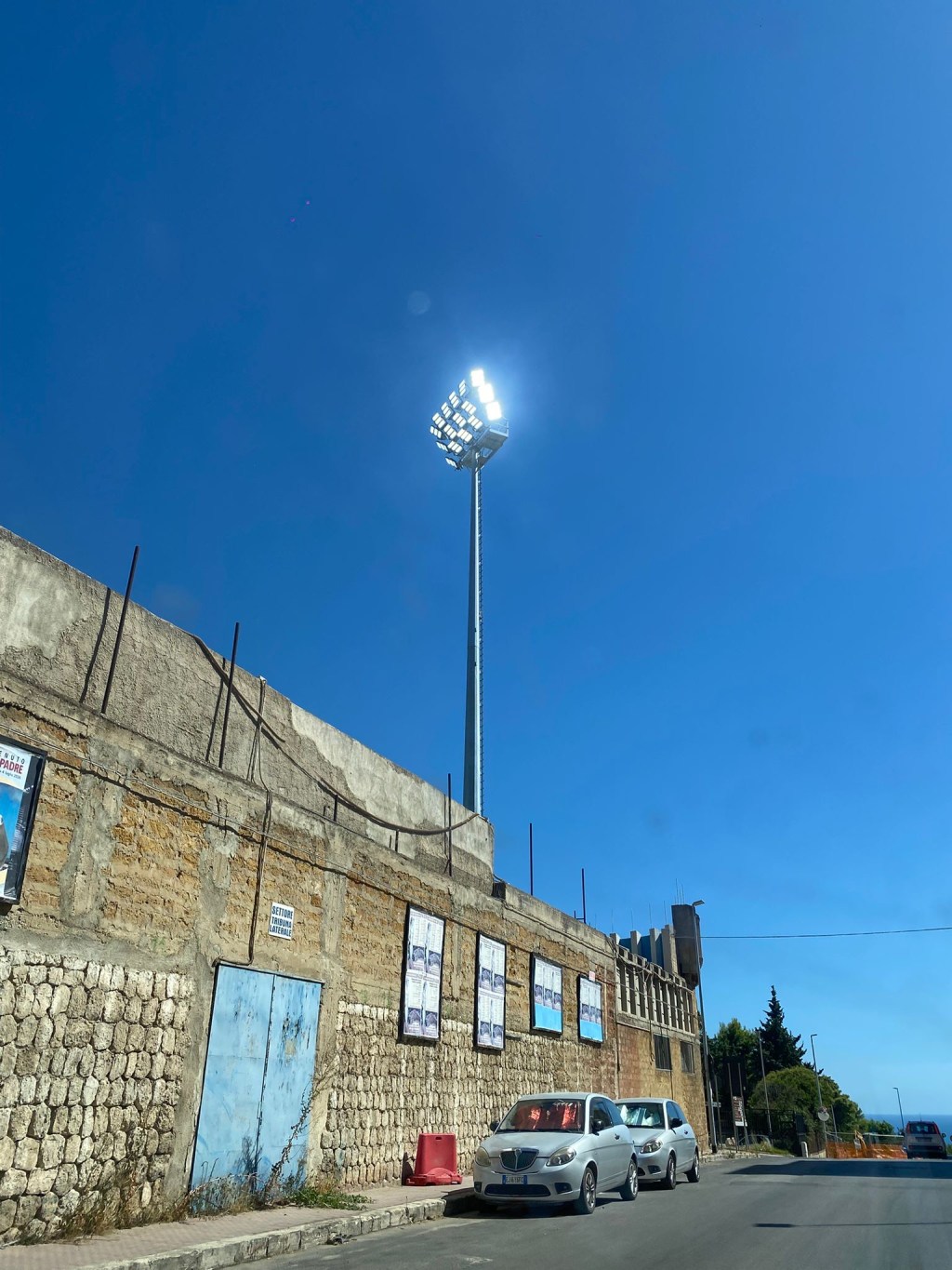 Al momento stai visualizzando Agrigento – Finalmente la luce allo stadio Esseneto, Piparo: “momento che gli agrigentini attendevano da tempo”