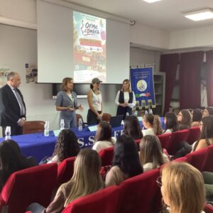 Scopri di più sull'articolo Agrigento – “Orme d’ombra – Sicilia 2026” fa tappa all’Istituto “Enrico Fermi”: la scuola in cammino contro la violenza di genere