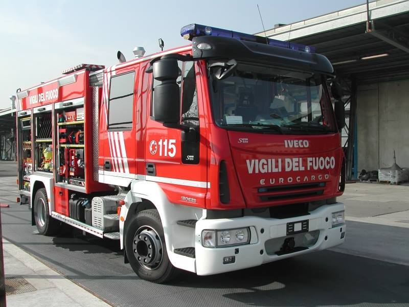 Al momento stai visualizzando Agrigento – Divampa incendio in un magazzino: trovato morto un uomo