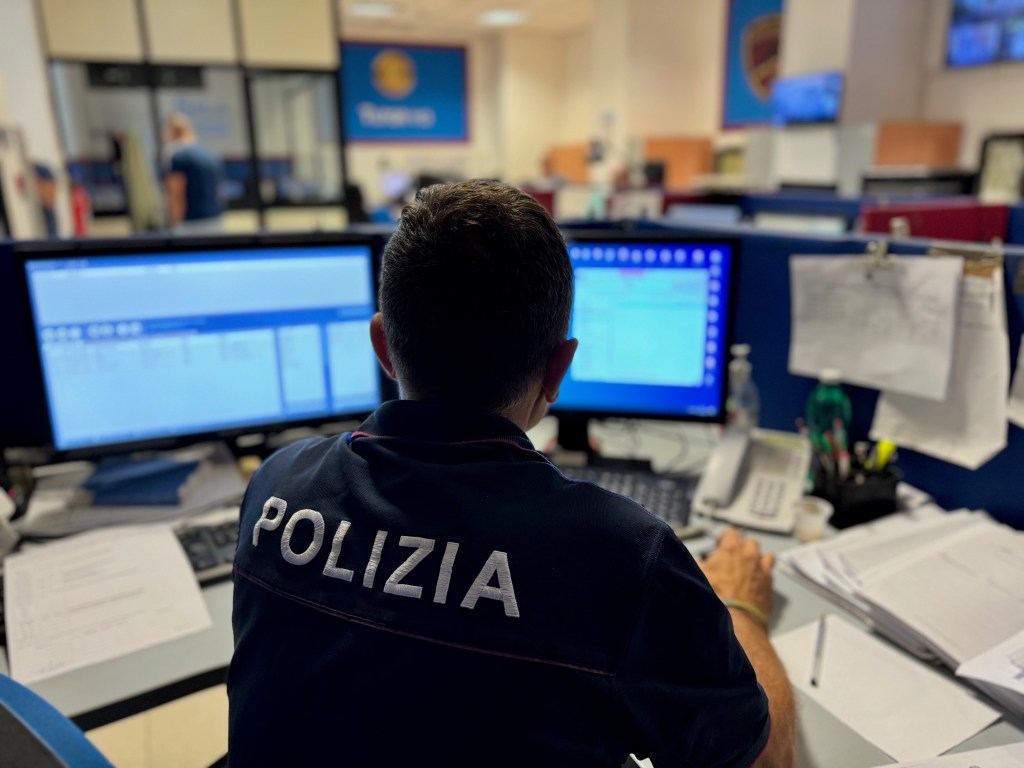 Al momento stai visualizzando Agrigento – Aggredisce la nonna per i soldi della droga, arrestato 25enne