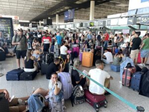 Scopri di più sull'articolo Agrigento – Ancora cenere a Catania, voli sospesi all’aeroporto fino alle 14.30