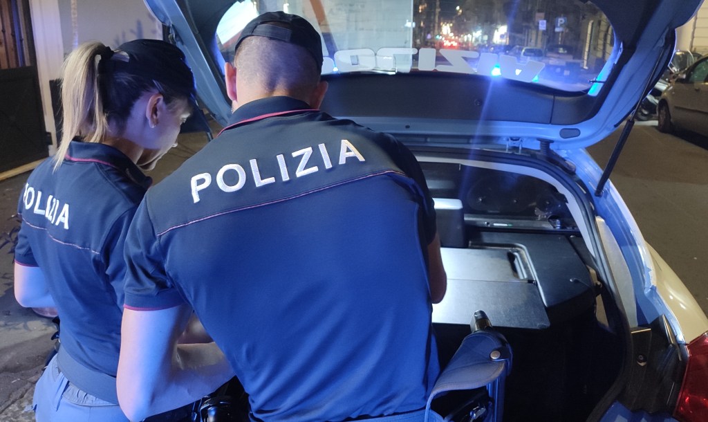 Al momento stai visualizzando Agrigento – “C’è un uomo che spaccia ad un ragazzino”, arrestato dopo segnalazione dei cittadini