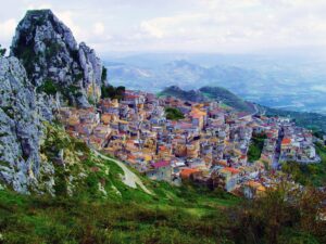 Scopri di più sull'articolo Agrigento – Caltabellotta, danneggiato un aranceto