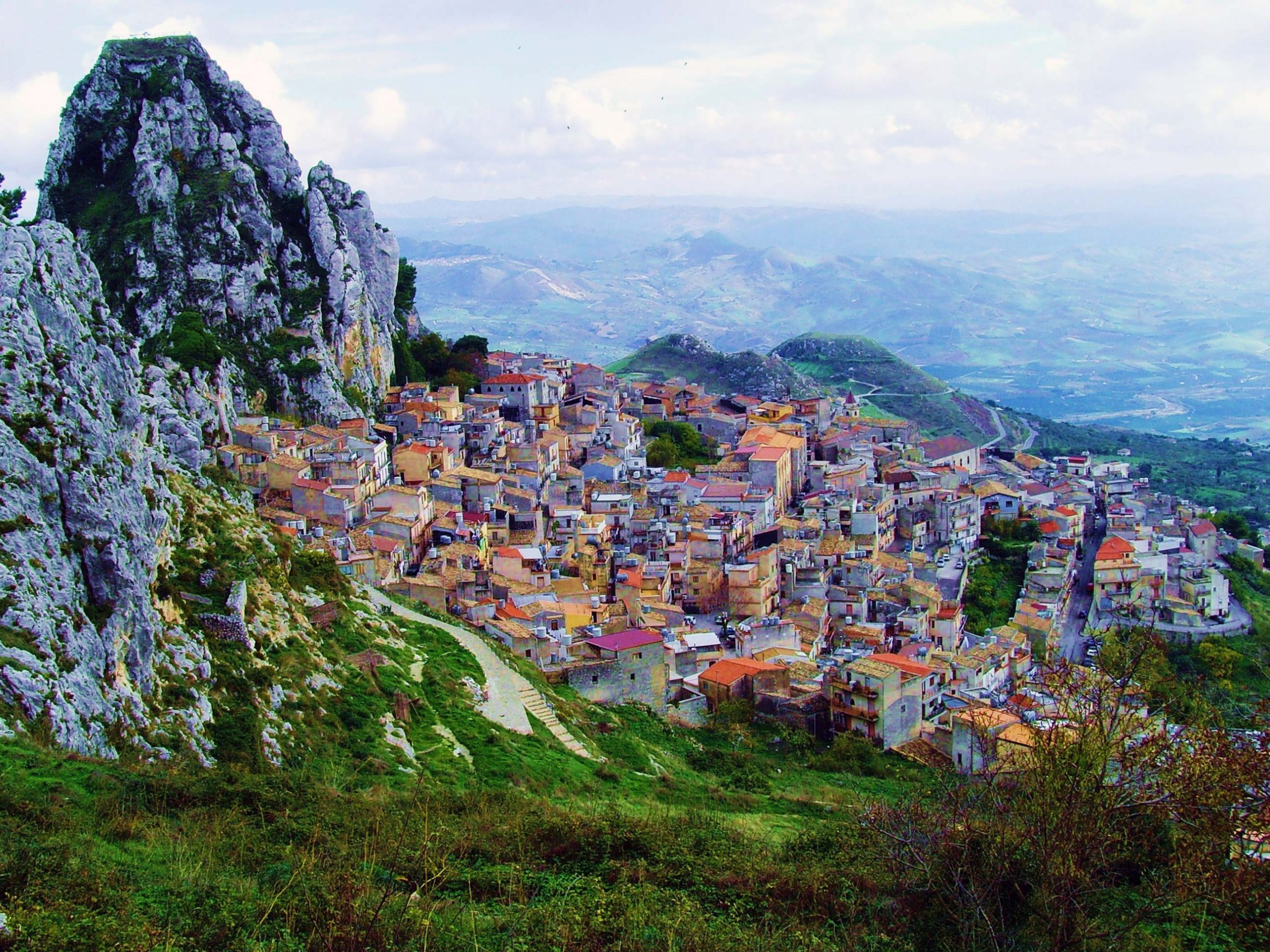 Al momento stai visualizzando Agrigento – Caltabellotta, danneggiato un aranceto