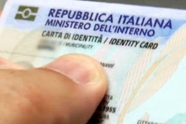 Al momento stai visualizzando Agrigento – Carini, presenta la denuncia per lo smarrimento del libretto: i Carabinieri scoprono una carta d’identità manomessa