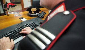 Scopri di più sull'articolo Agrigento – Ragusa, trova un portafoglio con 2.900 euro e lo consegna ai Carabinieri: restituito tutto al proprietario