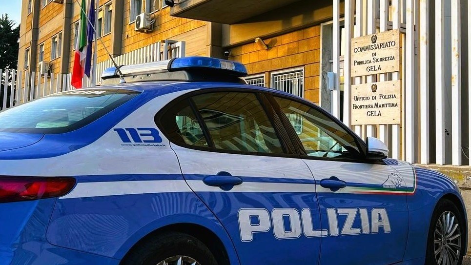 Al momento stai visualizzando Agrigento – Alla vista della Polizia prova a disfarsi di 39 dosi di hashish, arrestato