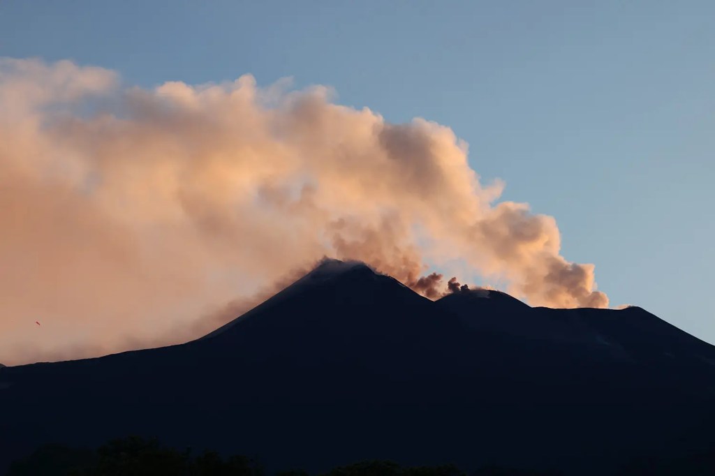 Al momento stai visualizzando Agrigento – Torna allerta rossa cenere a Catania: sospesi voli