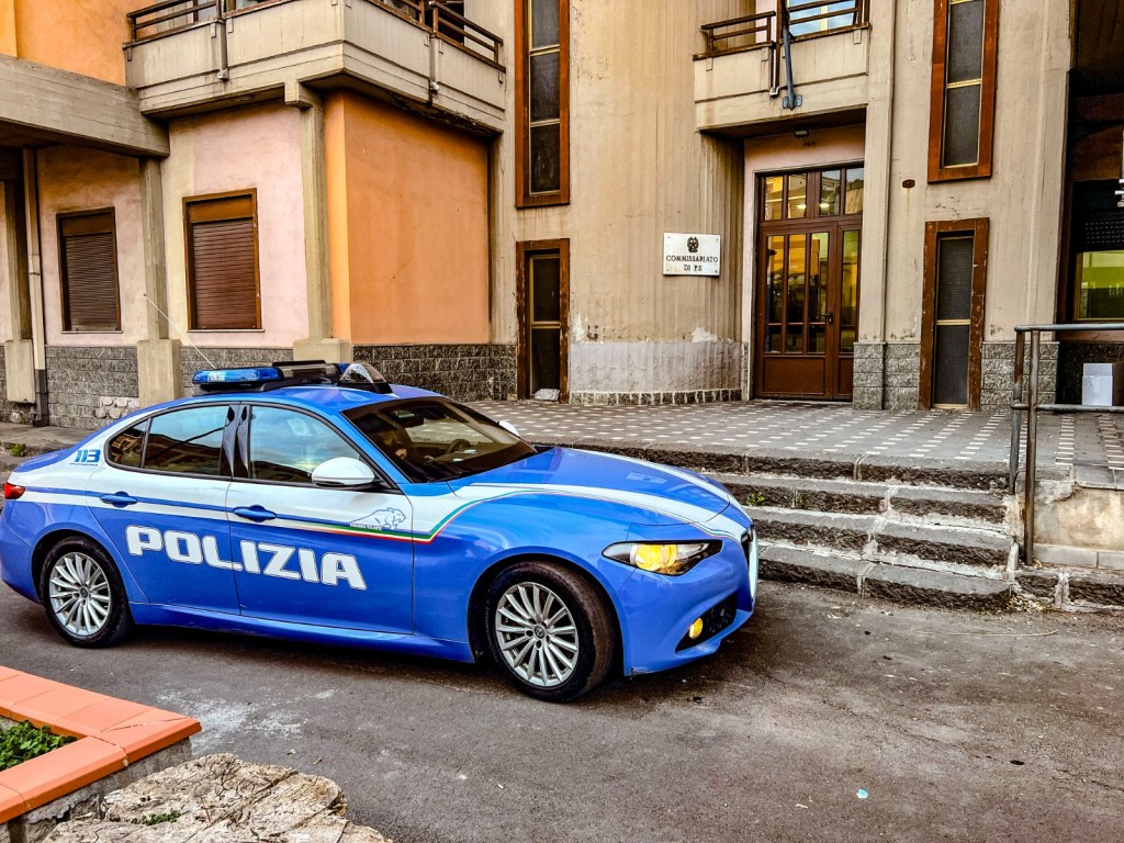 Al momento stai visualizzando Agrigento – Tenta di scassinare garage ma viene sorpreso dalla Polizia: denunciato 20enne