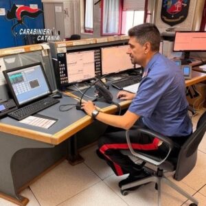 Scopri di più sull'articolo Agrigento – Seduta alla finestra con i piedi nel vuoto vuole farla finita, salvata dai carabinieri