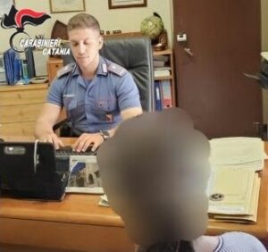 Scopri di più sull'articolo Agrigento – Sequestra, violenta e tenta di strangolare la compagna: arrestato