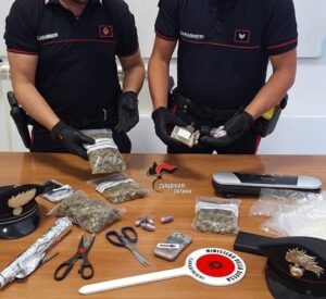 Scopri di più sull'articolo Agrigento – In casa con sacchi pieni di droga: arrestati due giovani