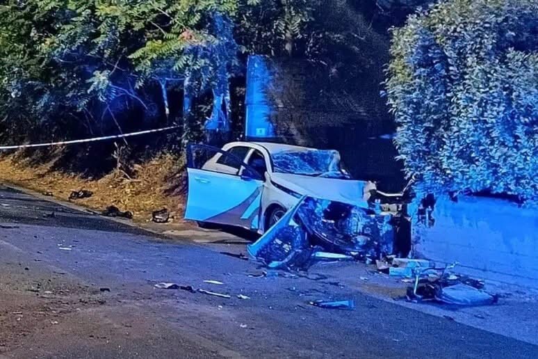 Al momento stai visualizzando Agrigento – Perde il controllo dell’auto e si schianta contro un muro: morto 22enne