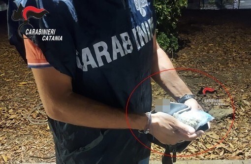 Al momento stai visualizzando Agrigento – In auto con la droga nascosta nel marsupio: denunciato