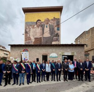 Scopri di più sull'articolo Agrigento – Inaugurato a Canicattì il murale dedicato ad Antonino e Stefano Saetta. Savarino: «La memoria diventi un messaggio per le nuove generazioni»