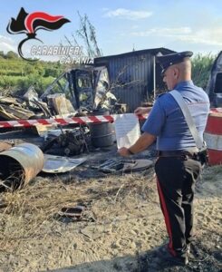 Scopri di più sull'articolo Agrigento – Una distesa di rottami nel cuore della campagna: sequestrata discarica abusiva e denunciate 2 persone