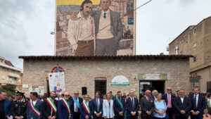 Scopri di più sull'articolo Agrigento – A Canicattì inaugurato un murale dedicato ad Antonino e Stefano Saetta, uccisi dalla mafia trentotto anni fa. Giusi Savarino: “La memoria diventi un messaggio per le nuove generazioni”