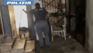 Scopri di più sull'articolo Agrigento – Oltre due chili di stupefacenti nel sottoscala di un condominio: scatta il sequestro