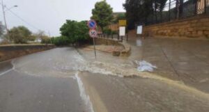 Scopri di più sull'articolo Agrigento – In attesa delle piogge, a disostruire tombini e caditoie pensa qualcuno?