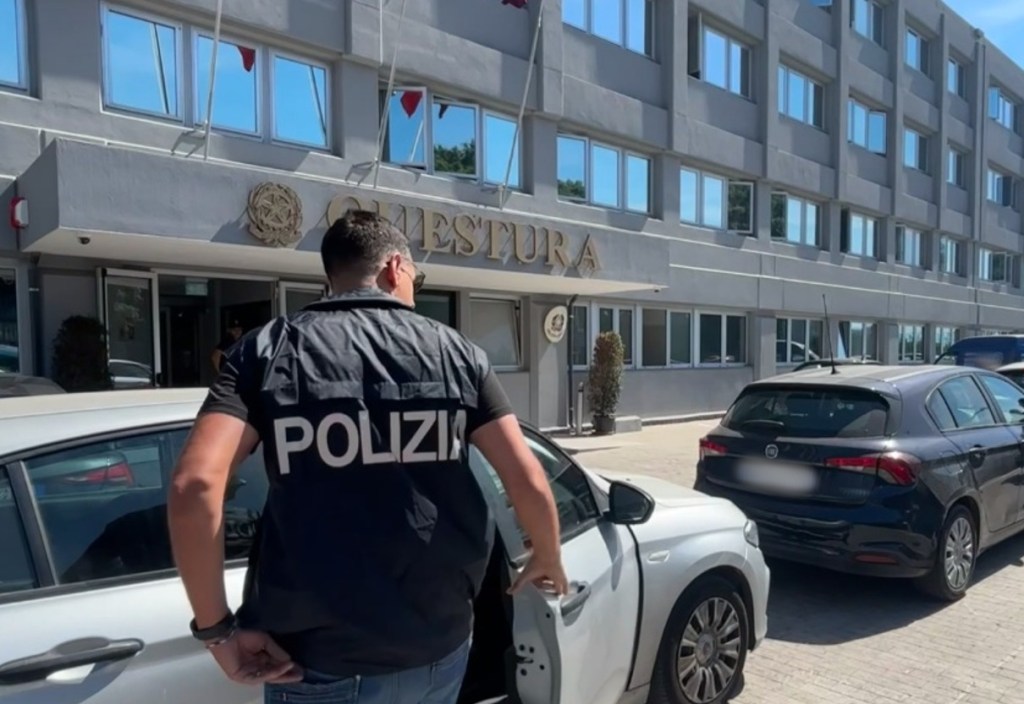 Al momento stai visualizzando Agrigento – Pusher recidivo sorpreso di nuovo con droga e soldi in contanti, arrestato