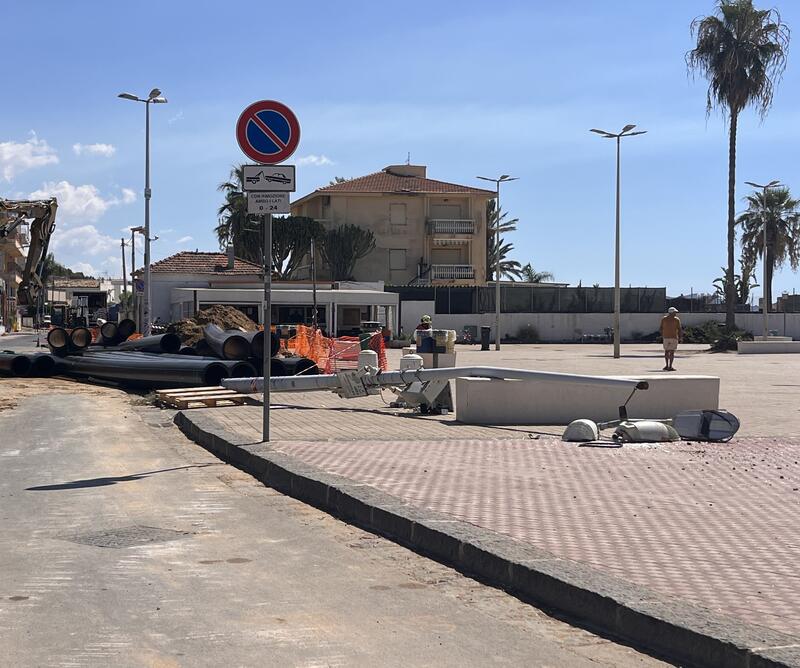 Al momento stai visualizzando Agrigento, San Leone, palo luce si abbatte su piazzale Giglia