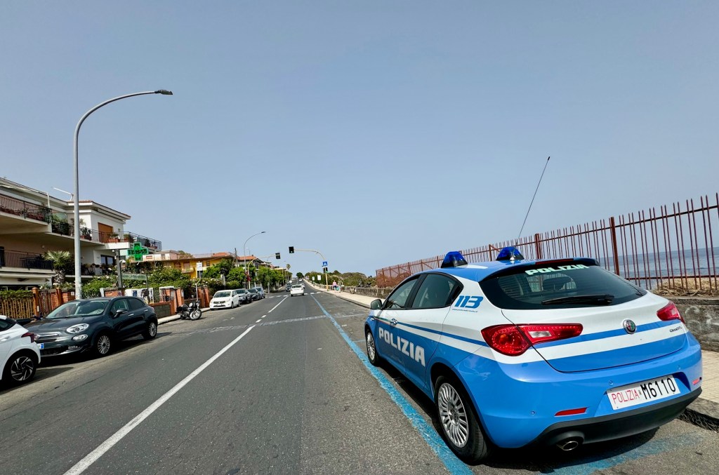 Al momento stai visualizzando Agrigento – Si getta in mare tentando il suicidio, 41enne salvata dalla Polizia