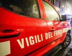 Scopri di più sull'articolo Agrigento – Bruciato un Piaggio Porter di un operaio, trovata bottiglia con liquido infiammabile 