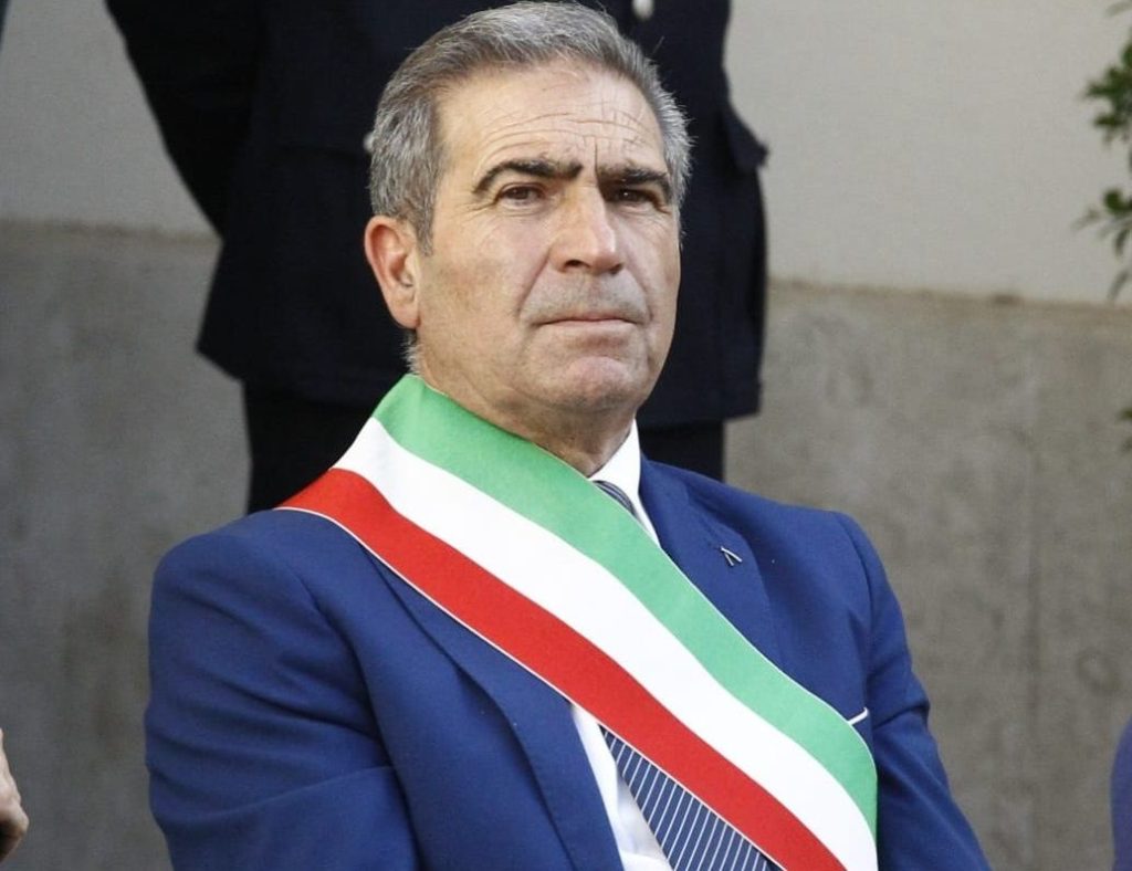 Al momento stai visualizzando Agrigento – Un altro sfregio alla memoria a Canicattì, rubata targa in memoria del figlio del giudice Saetta