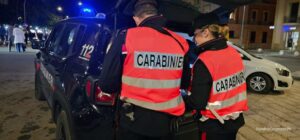 Scopri di più sull'articolo Agrigento – Panico a San Leone: turista aggredisce dipendente hotel, molesta residenti e si scaglia contro carabinieri 