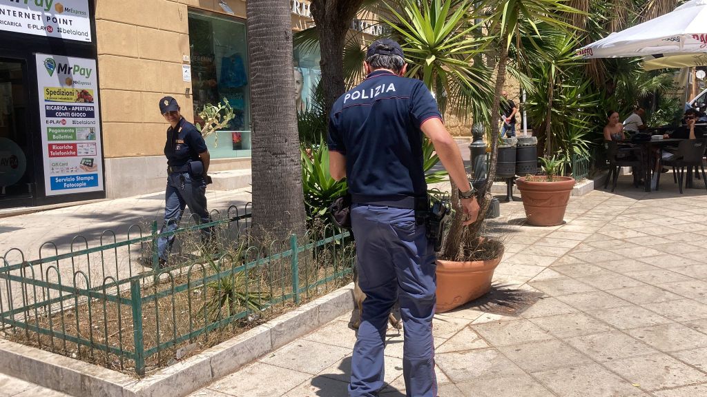 Al momento stai visualizzando Agrigento – Trovate diverse banconote false in un’aiuola a Porta di Ponte, indagini 