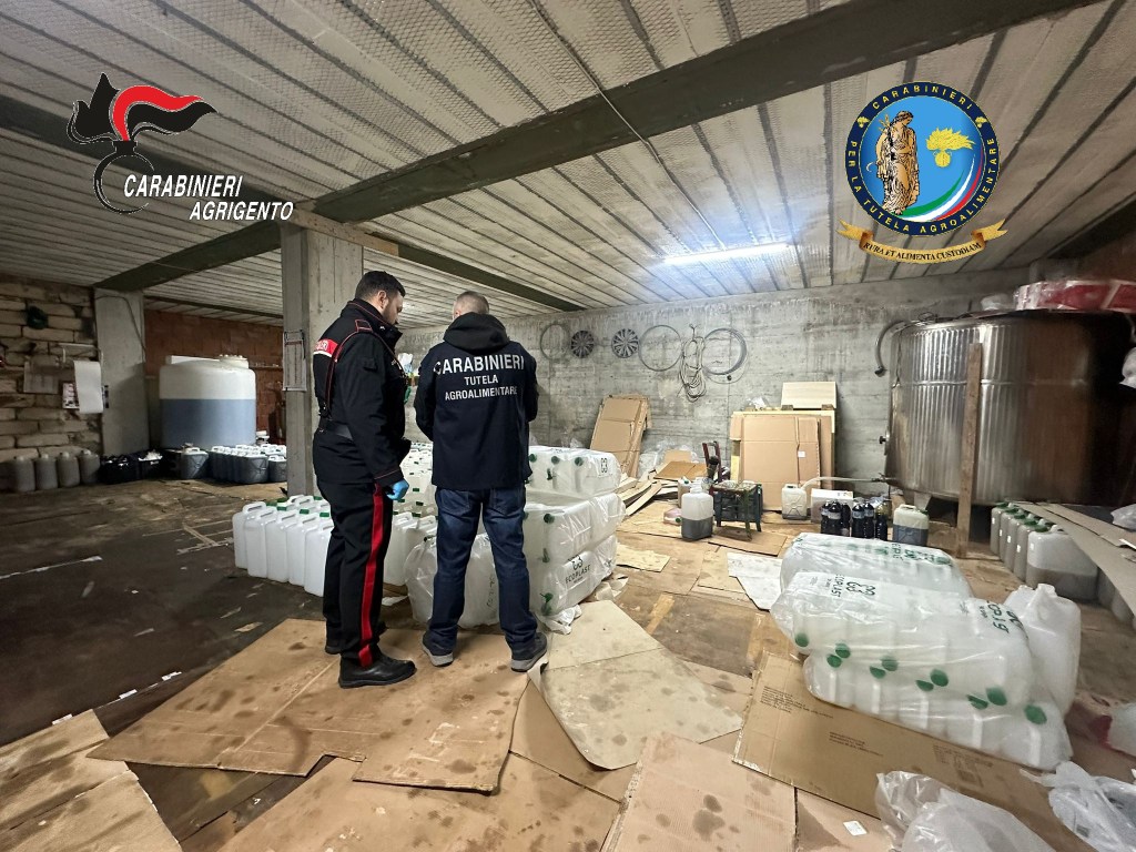 Al momento stai visualizzando Agrigento – La maxi frode sull’olio “taroccato” a Palma di Montechiaro, prorogate le indagini: accertamenti sui cellulari 