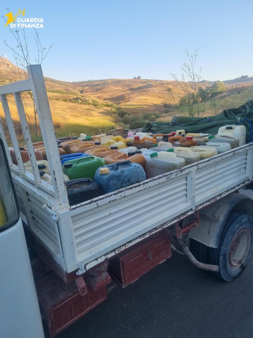Al momento stai visualizzando Agrigento – Sorpreso a trasportare gasolio per autotrazione senza documenti: sequestrati 750 litri